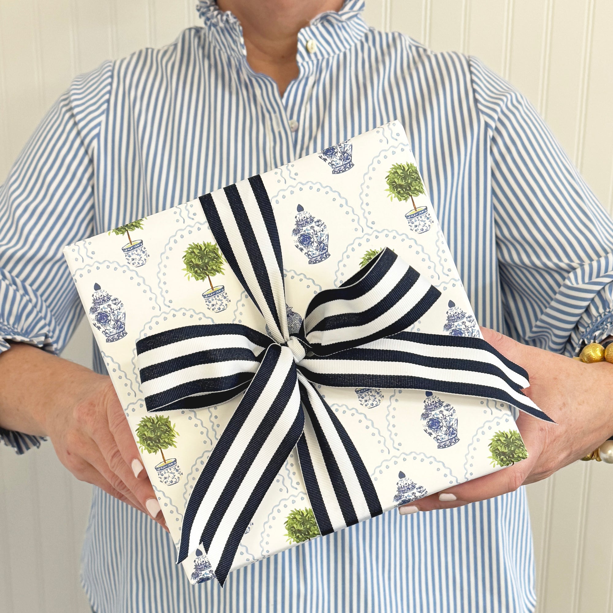 Chinoiserie Topiary Scallop Gift Wrap Sheets
