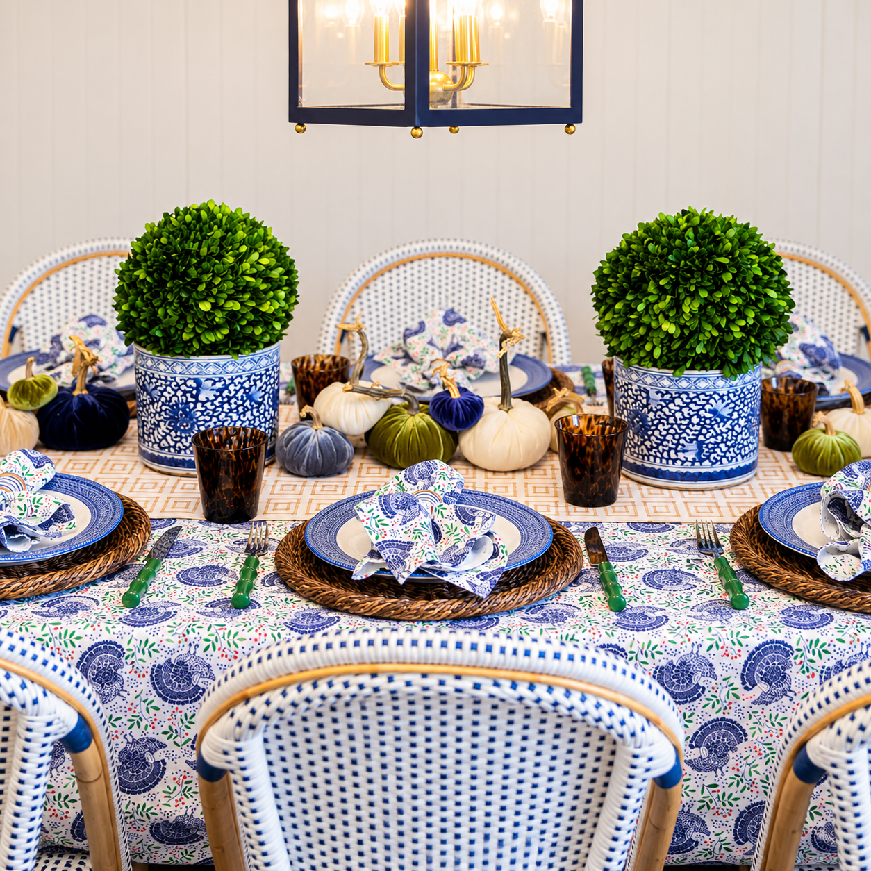 Can You Put a Paper Table Runner Over a Tablecloth? A Holiday Styling Guide
