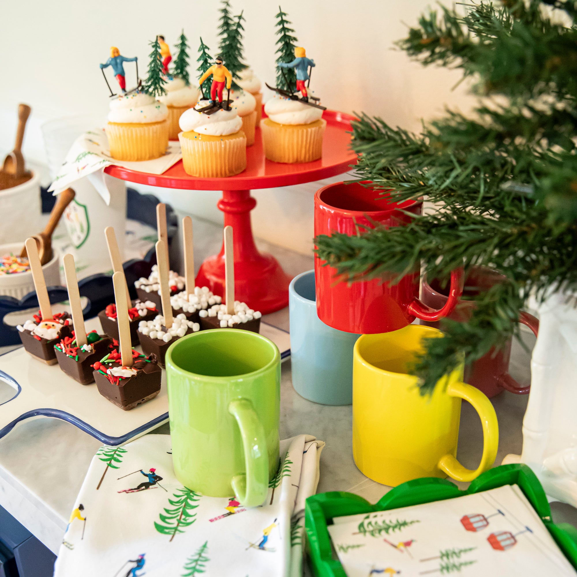 Green Lacquered Scalloped Cocktail Napkin Holder