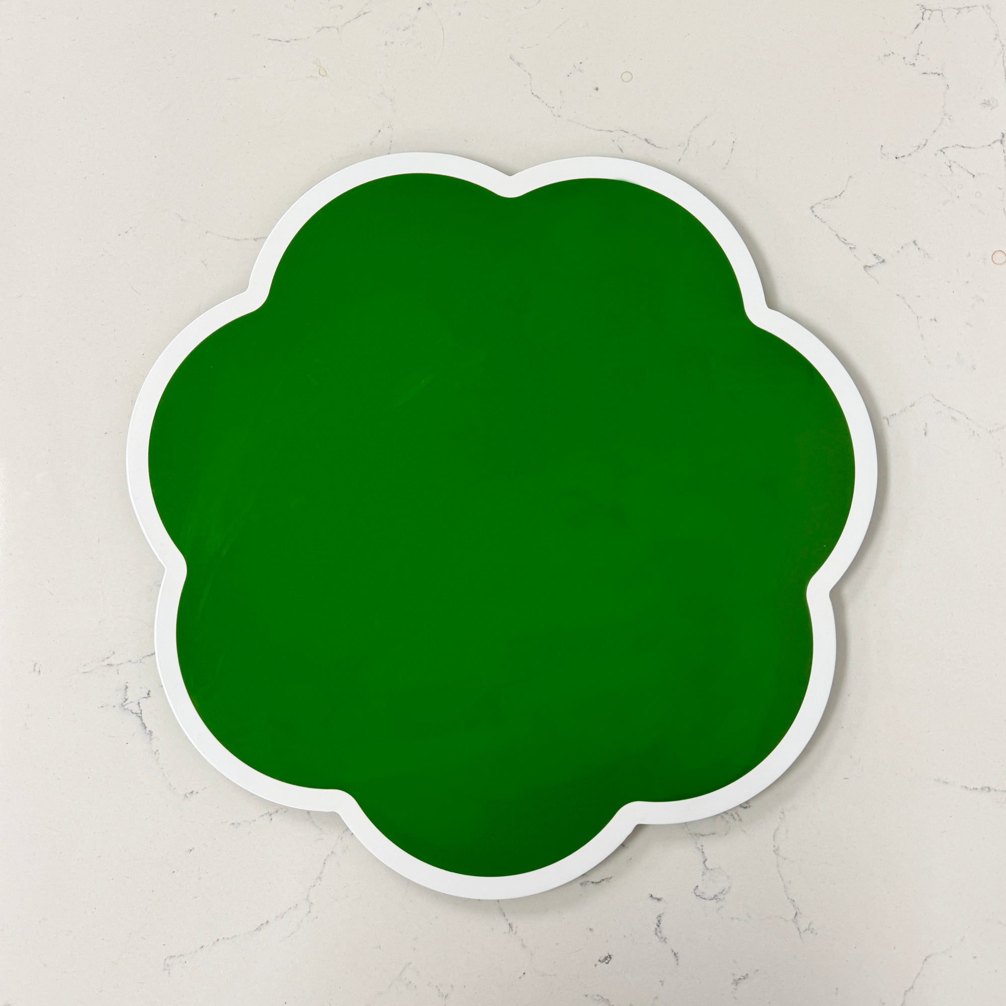 Scalloped Lacquer Placemats | Green | Set of 2
