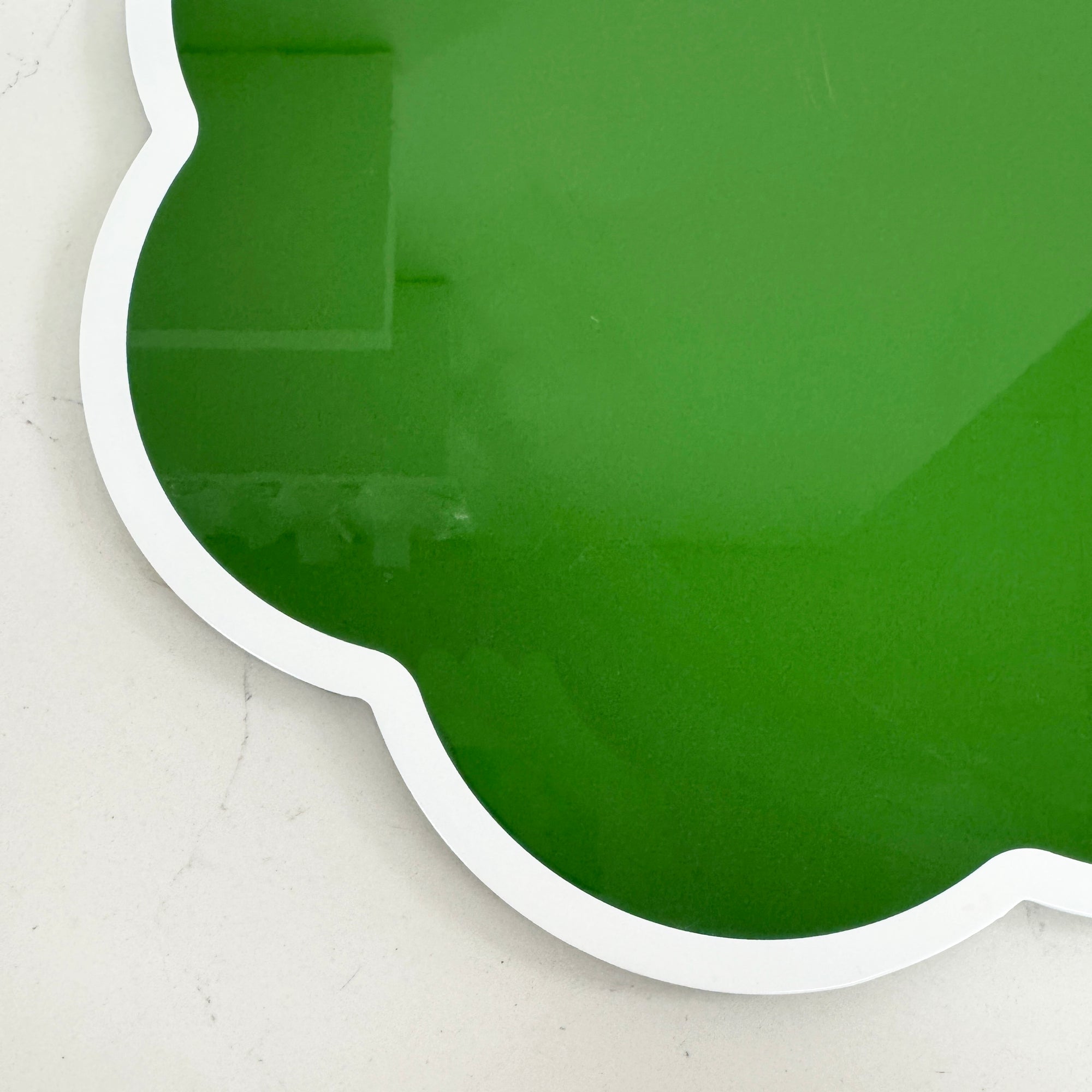 Scalloped Lacquer Placemats | Green | Set of 2