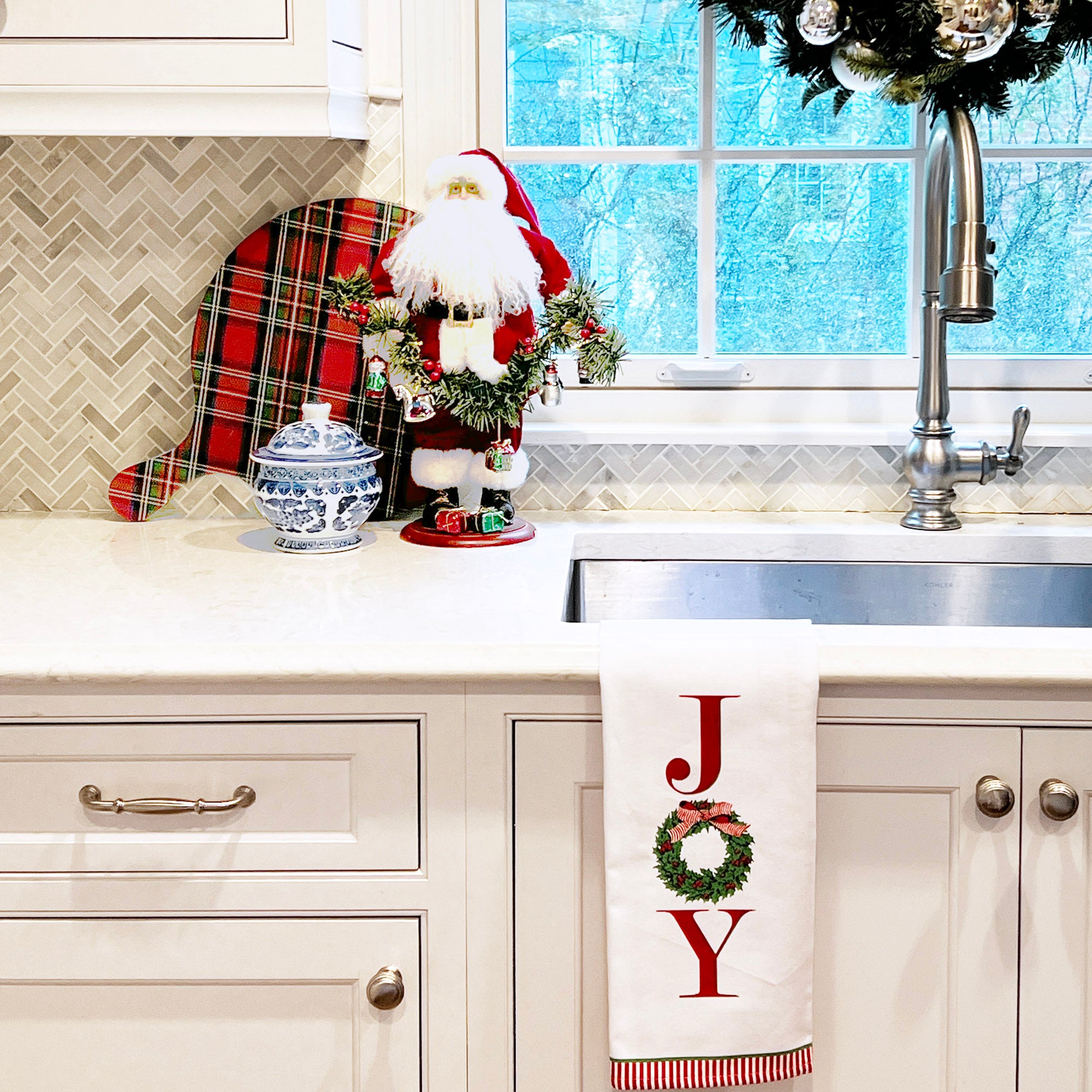 WH Hostess Cotton Tea Towel | JOY Holly Wreath