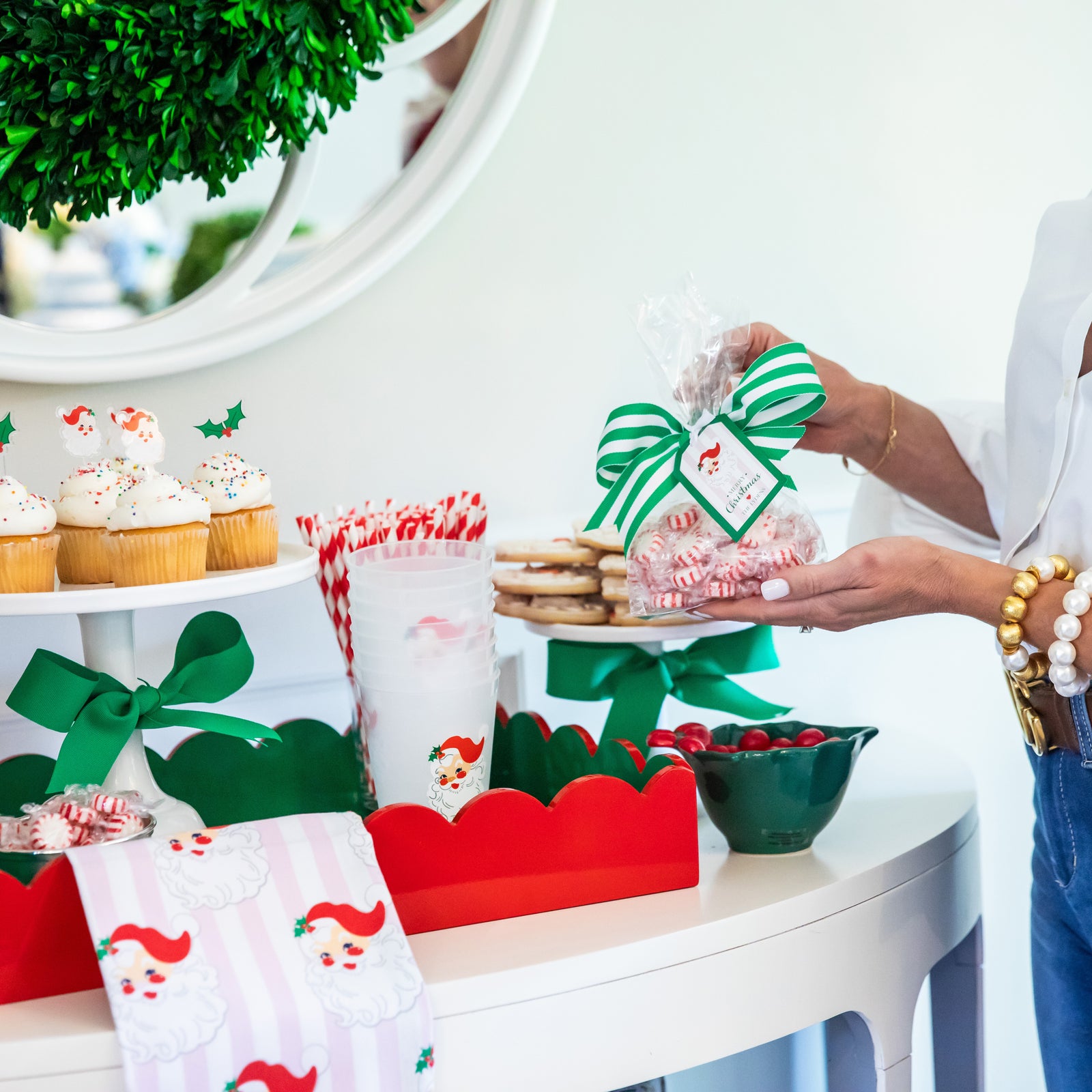 Christmas Scalloped Lacquer Tray